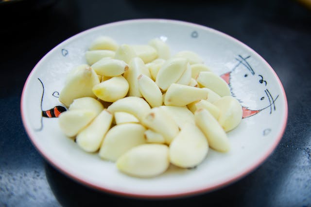 Maneul-jangajji – Pickled Garlic
