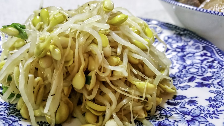 Sukju Namul (Seasoned Mung Bean Sprouts)