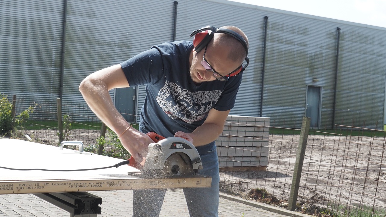 10 Proven Steps on How to Use a Circular Saw