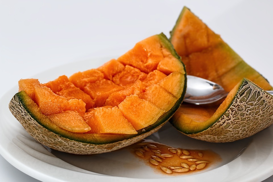 sliced cantaloupe in a plate
