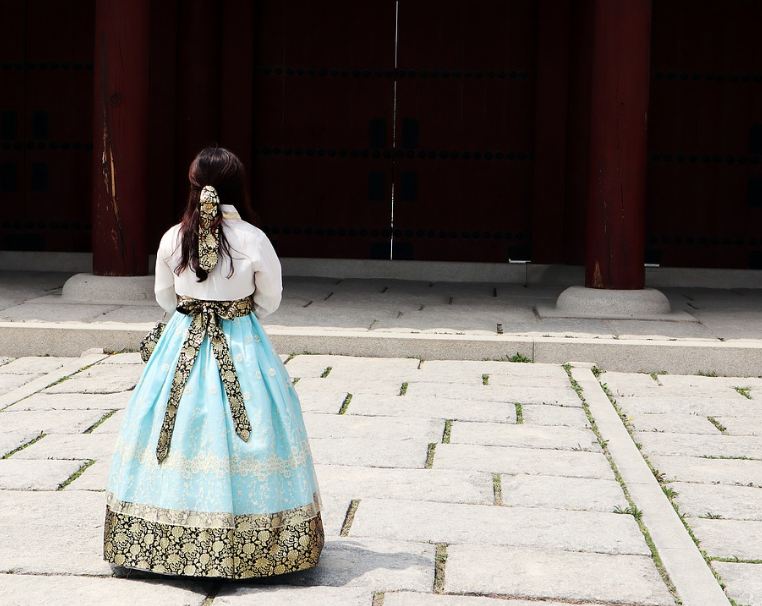 woman wearing a beautiful Hanbok