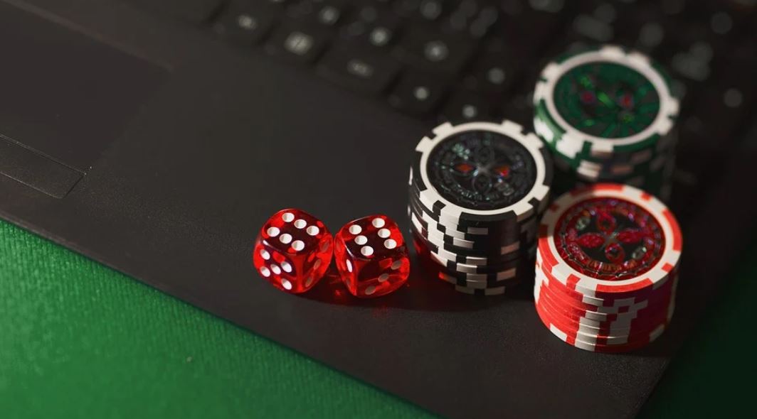 How online casino helps to make money