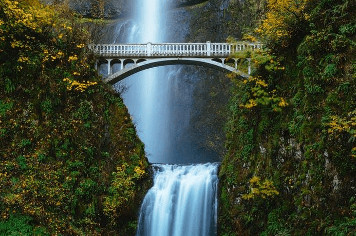 What is the Best Time to Visit Multnomah Falls