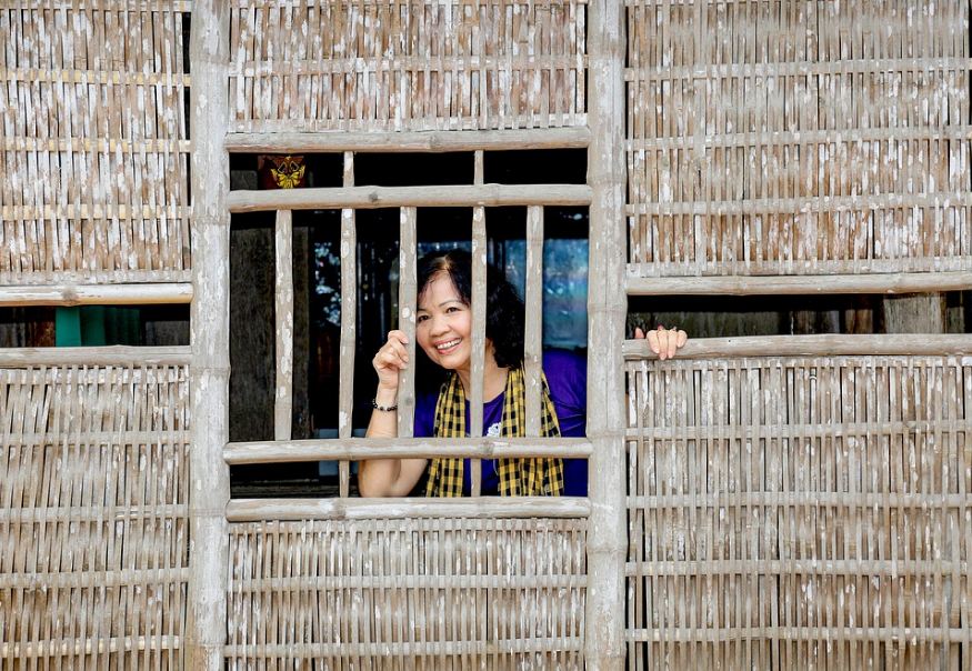 bamboo walls, women looking through the window