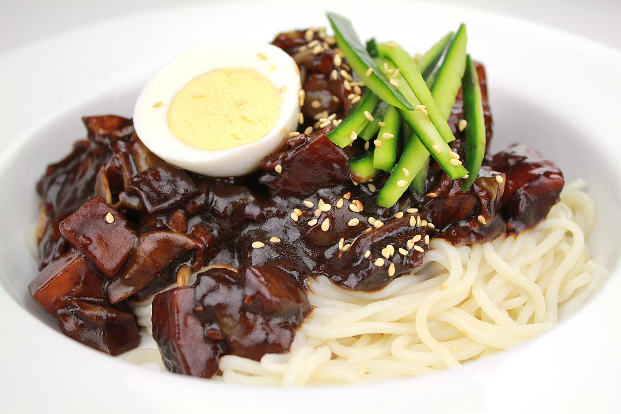 Image of jajangmyeon topped with a hard boiled egg.
