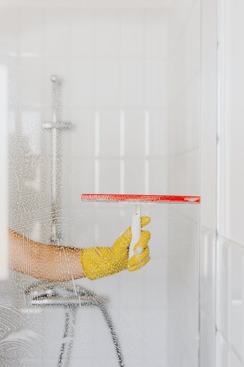 Best DIY Glass Shower Door Cleaning Solutions