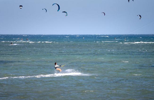 Image of people doing kitesurfing