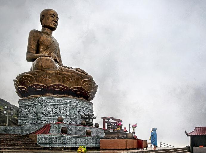 Image of the Buddha statue in Vietnam