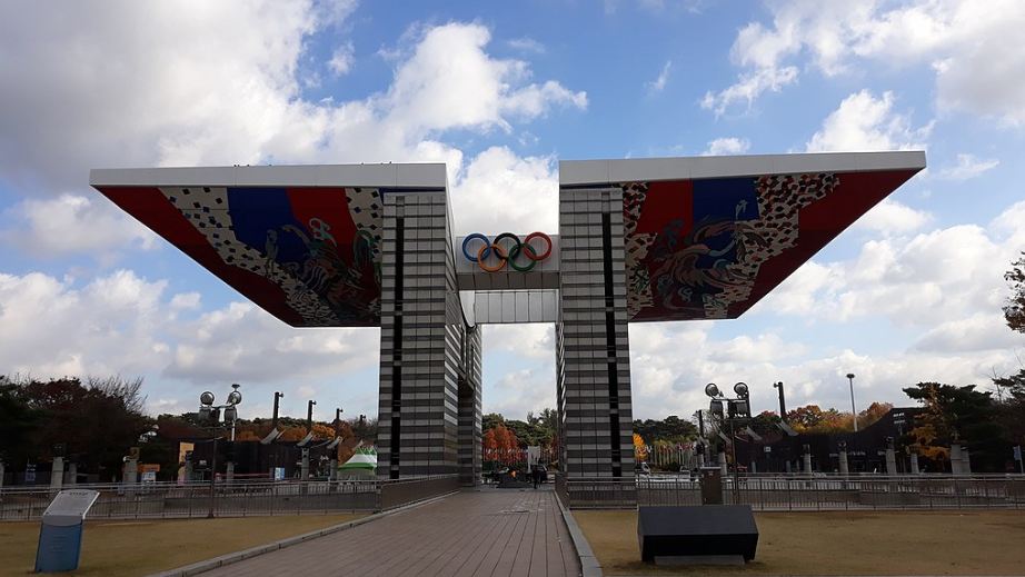 Image of the World Peace Gate at the Olympic Park in Seoul.