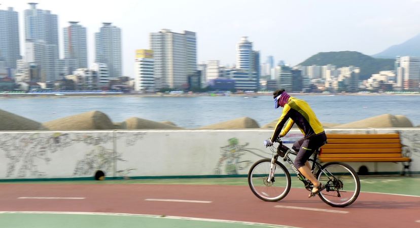Picture of a South Korean cyclist in Korea.