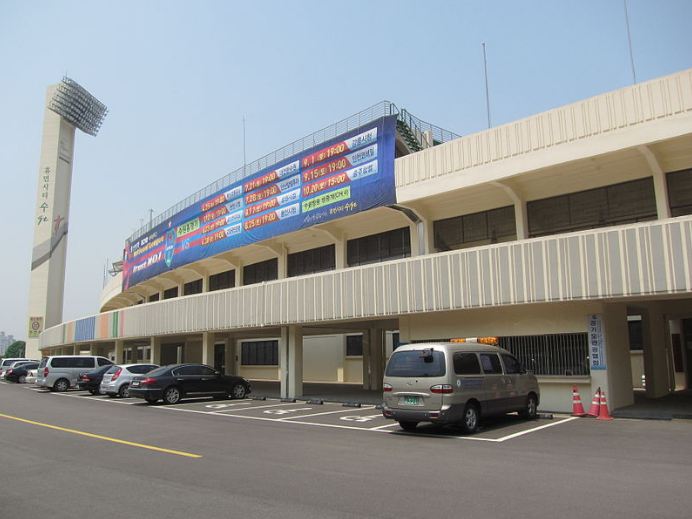 Picture of the entrance of Suwon Sports Complex.