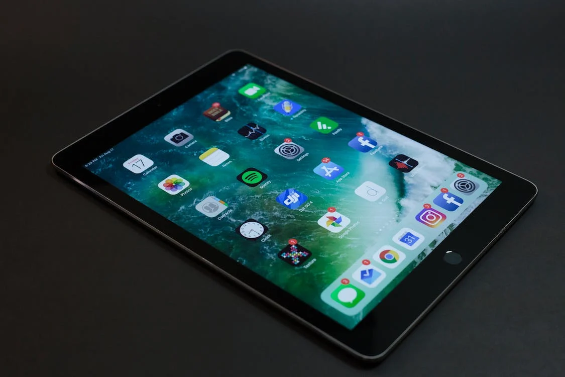 What are the benefits of using the Huawei iPad