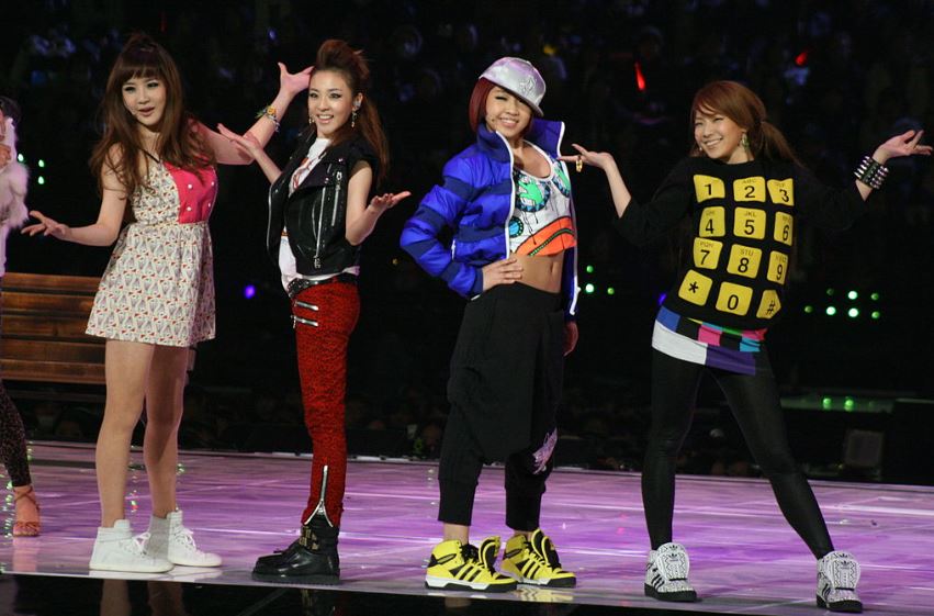 A street-inspired performance from 2NE1 featuring "I Don't Care” hit the charts around the world