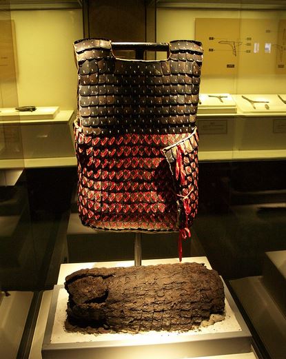 An armor found in the tomb of Zhao Mo