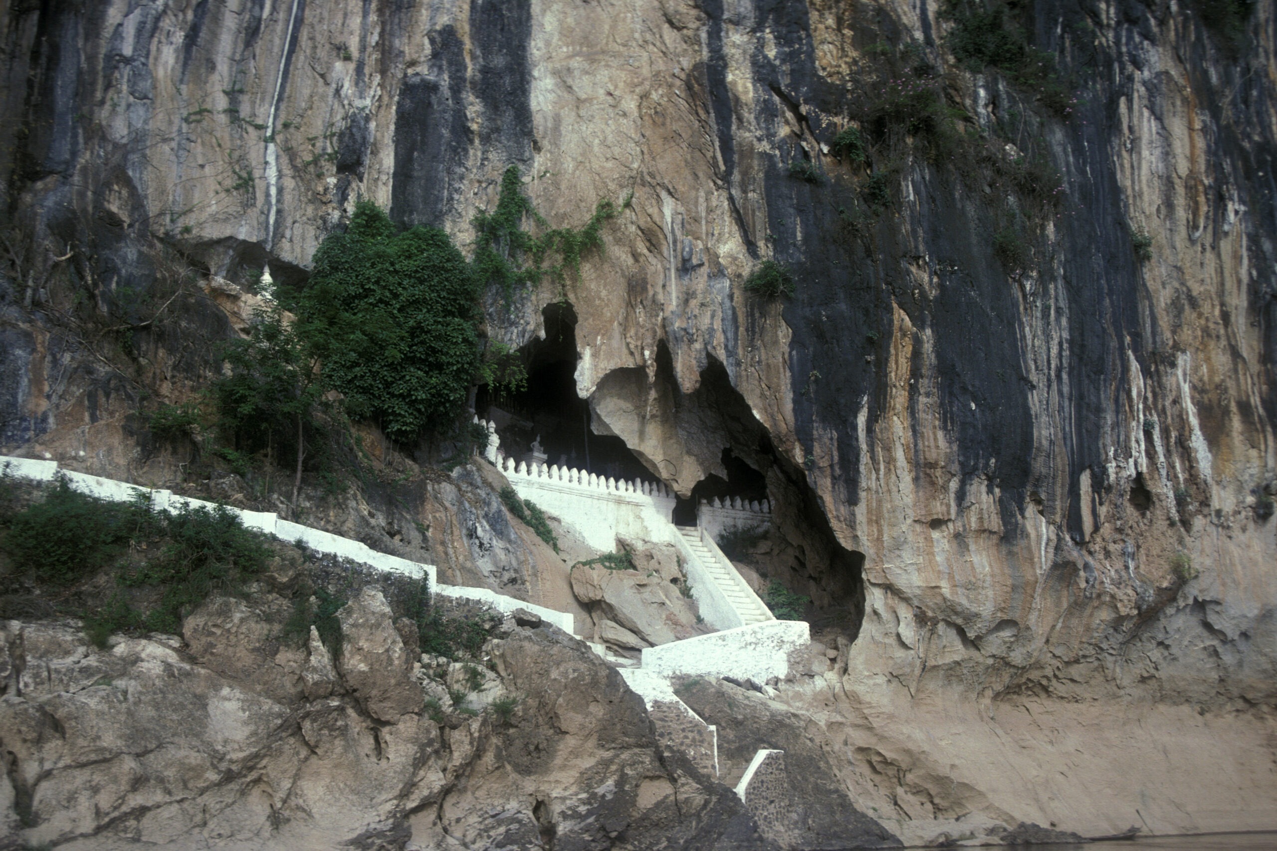 Pak-Ou-natural-caves