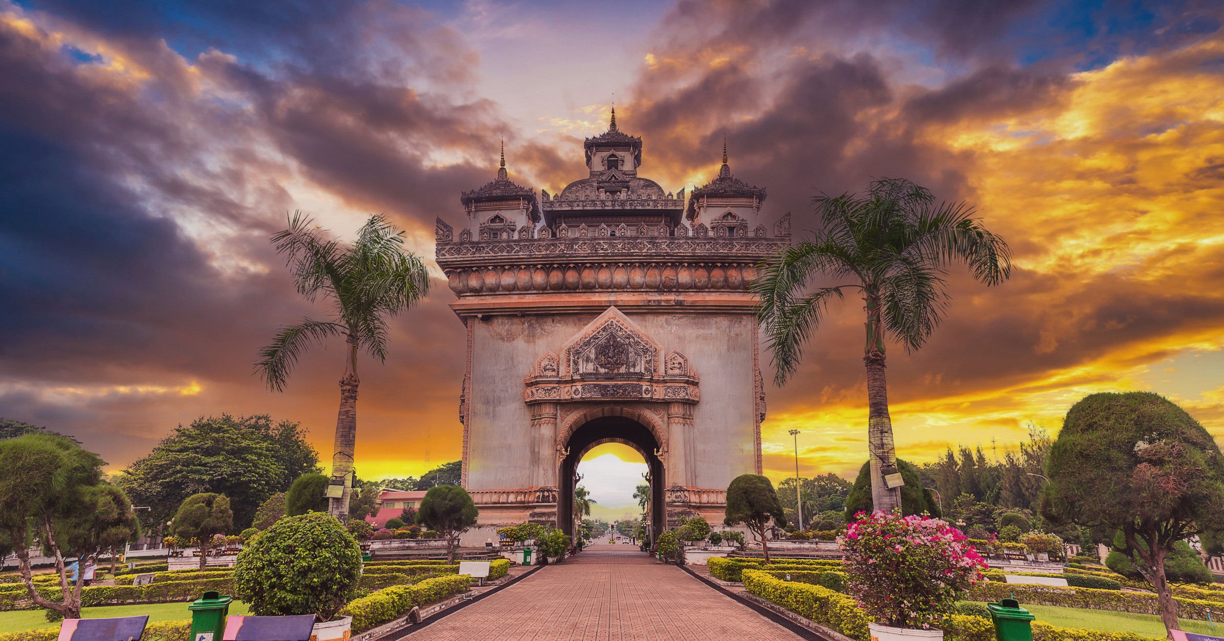 Patuxai-literally-meaning-Victory-Gate-and-sunset-in-Vientiane-Laos
