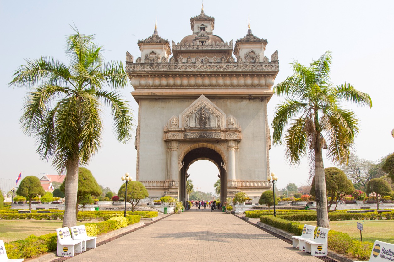 What is the History of the Patuxai Victory Monument in Laos?