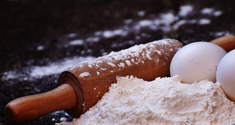 to-bake-rolling-pin-eggs-flour